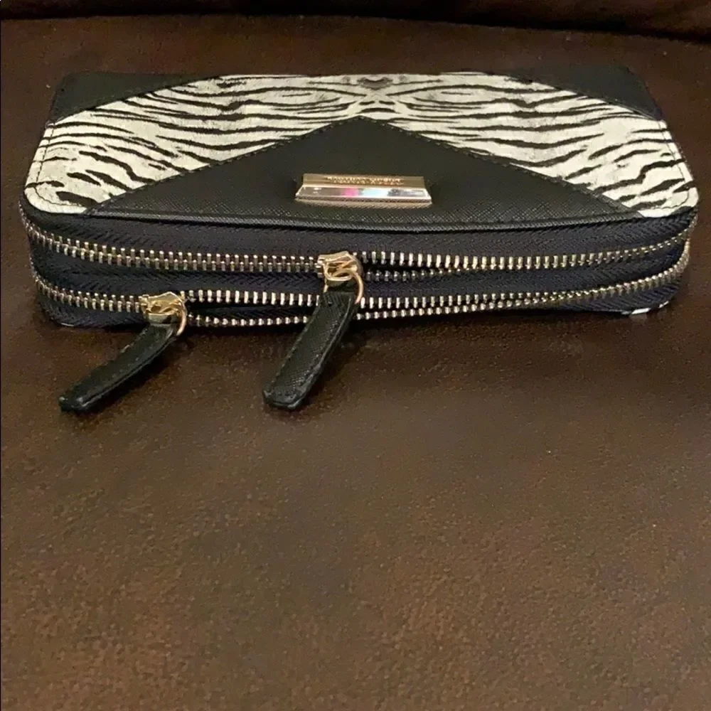 Dream Control animal print wallet NWOT